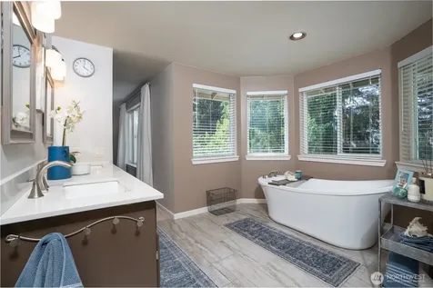 1952 S 371st Place Federal Way WA 98003