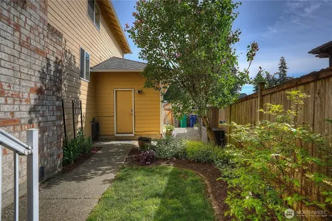 1952 S 371st Place Federal Way WA 98003
