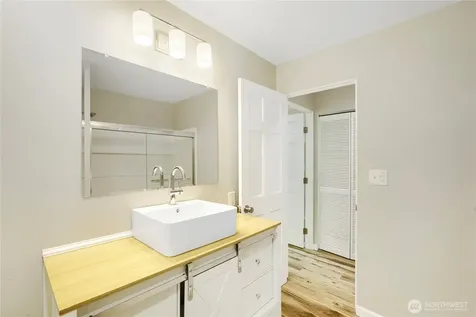 2700 4th Avenue Seattle WA 98121