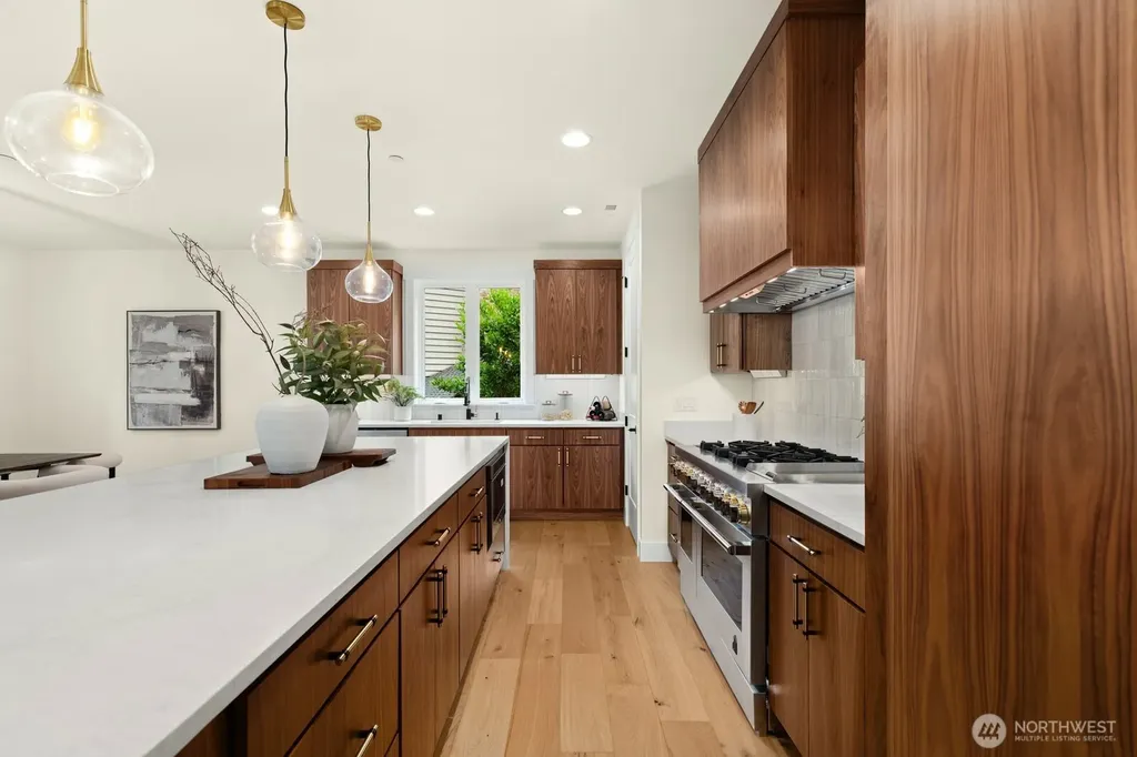 815 130th Avenue NE Bellevue WA 98005
