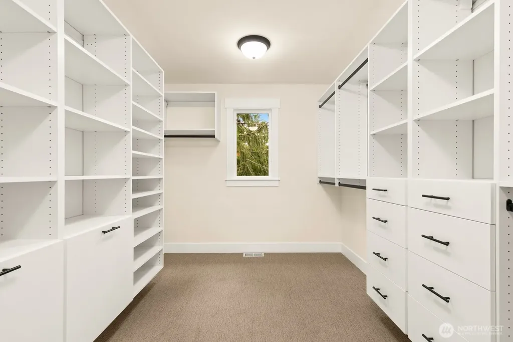 815 130th Avenue NE Bellevue WA 98005