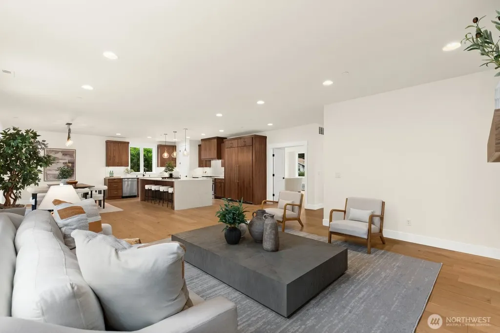 815 130th Avenue NE Bellevue WA 98005