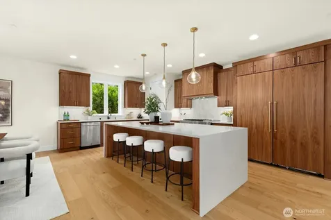 815 130th Avenue NE Bellevue WA 98005