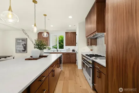 815 130th Avenue NE Bellevue WA 98005