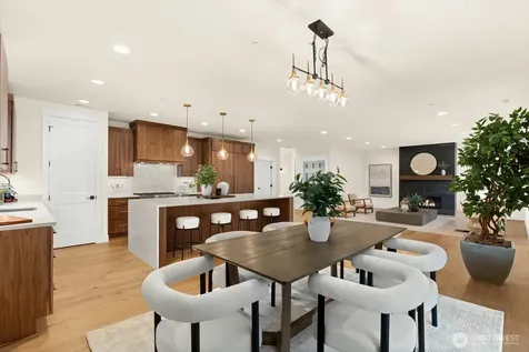 815 130th Avenue NE Bellevue WA 98005