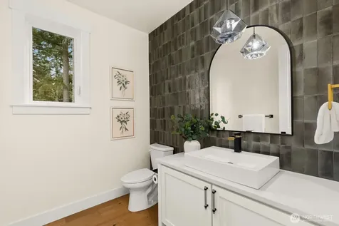 815 130th Avenue NE Bellevue WA 98005