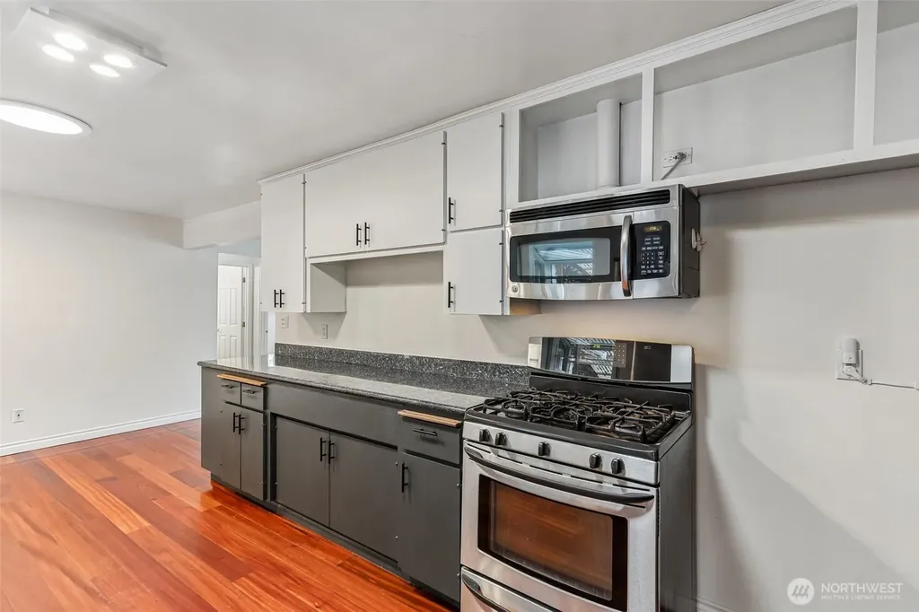 8613 42nd Avenue S Seattle WA 98118