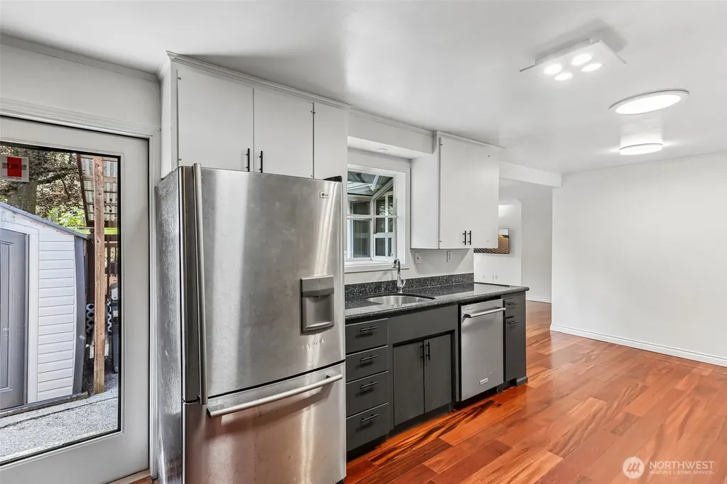 8613 42nd Avenue S Seattle WA 98118