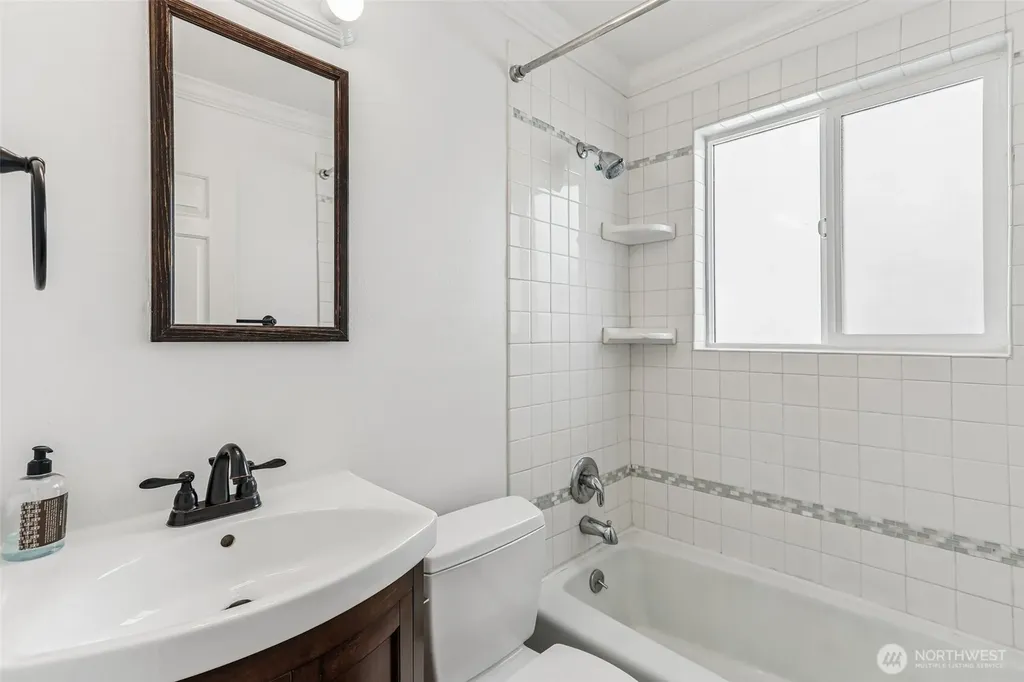 8613 42nd Avenue S Seattle WA 98118