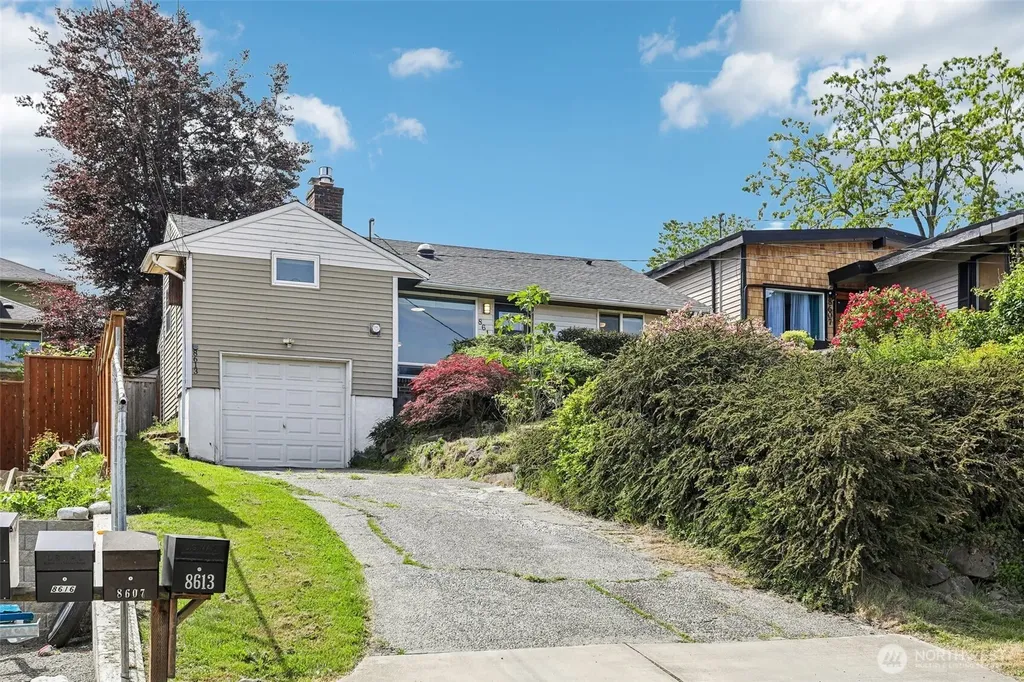 8613 42nd Avenue S Seattle WA 98118