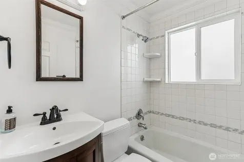 8613 42nd Avenue S Seattle WA 98118