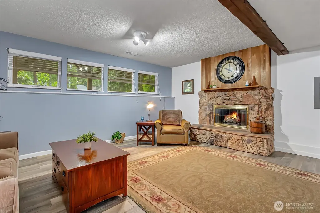 33762 32nd Avenue SW Federal Way WA 98023