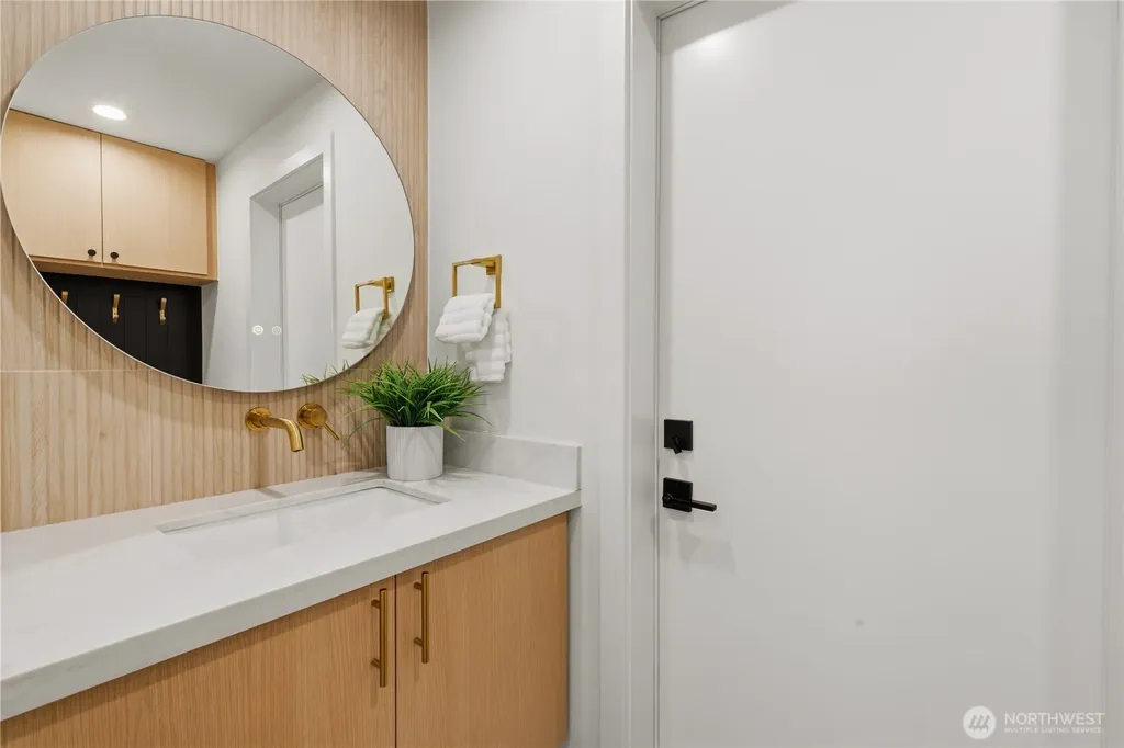 1122 N 34th Street Renton WA 98056