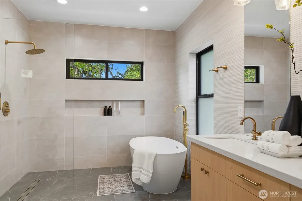 1122 N 34th Street Renton WA 98056
