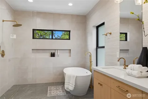 1122 N 34th Street Renton WA 98056