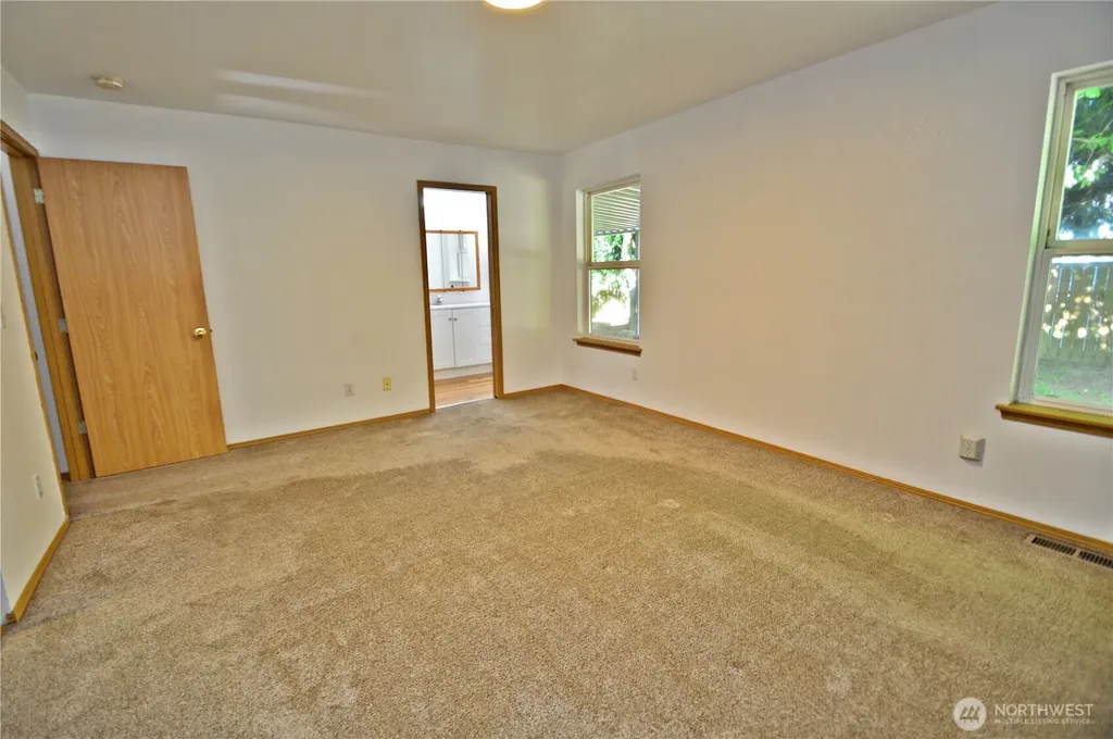 910 11th Street SE Puyallup WA 98372