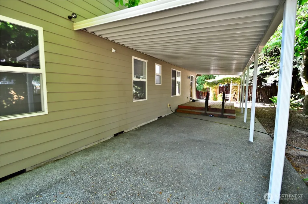 910 11th Street SE Puyallup WA 98372