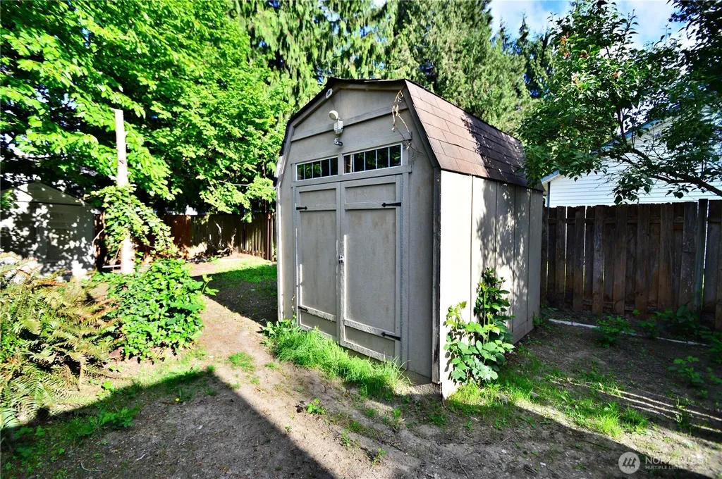 910 11th Street SE Puyallup WA 98372