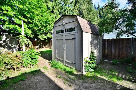 910 11th Street SE Puyallup WA 98372
