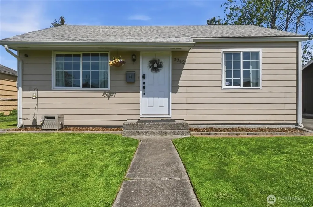 3042 Field Street Longview WA 98632