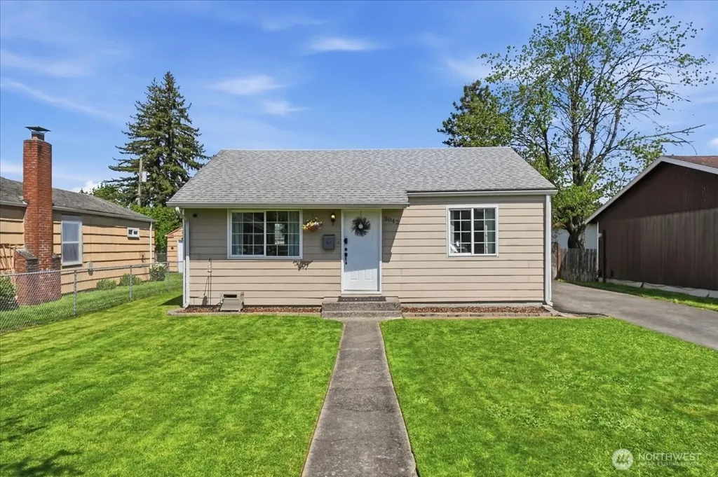 3042 Field Street Longview WA 98632