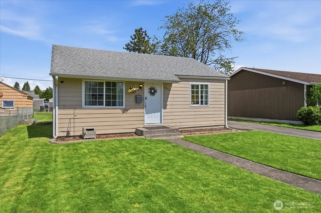 3042 Field Street Longview WA 98632