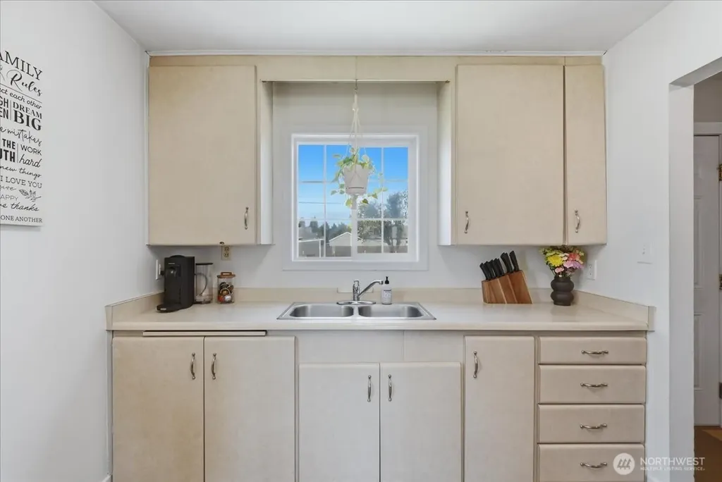 3042 Field Street Longview WA 98632