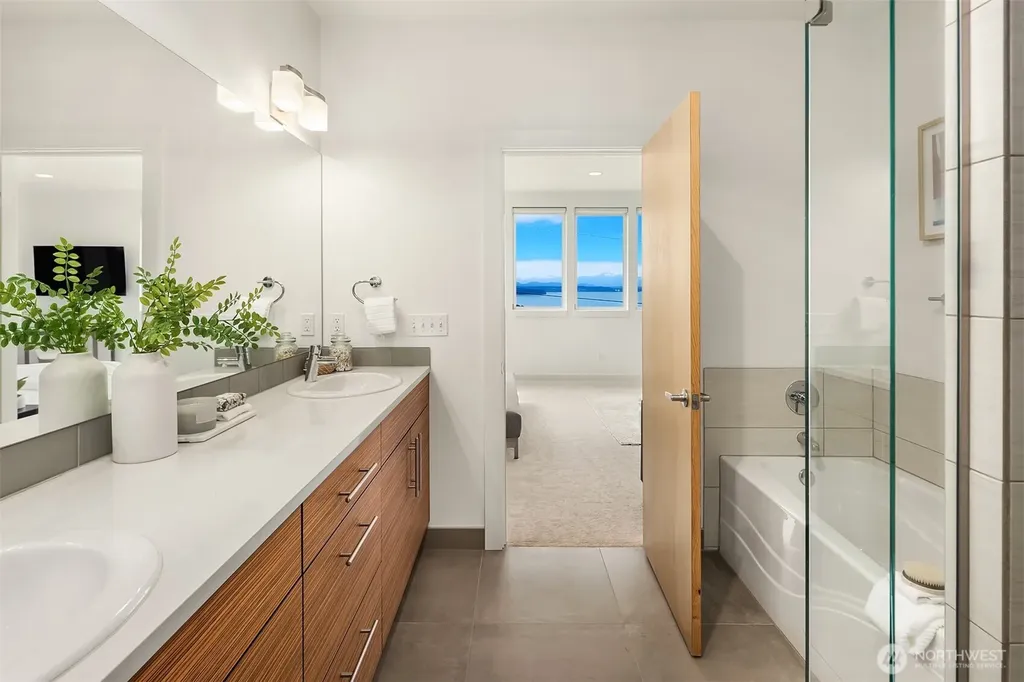 7349 California Avenue SW Seattle WA 98136