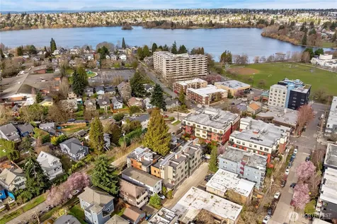 6546 Latona Avenue NE Seattle WA 98115