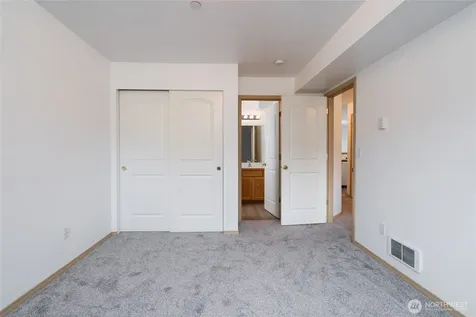 1640 SW Mulberry Place Oak Harbor WA 98277