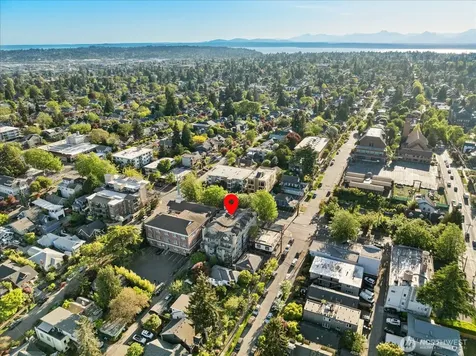7814 Greenwood Avenue N Seattle WA 98103