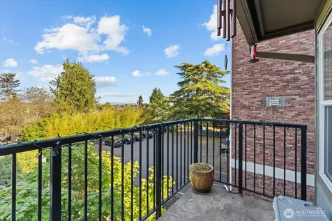 7814 Greenwood Avenue N Seattle WA 98103
