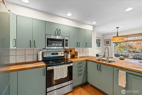 7814 Greenwood Avenue N Seattle WA 98103