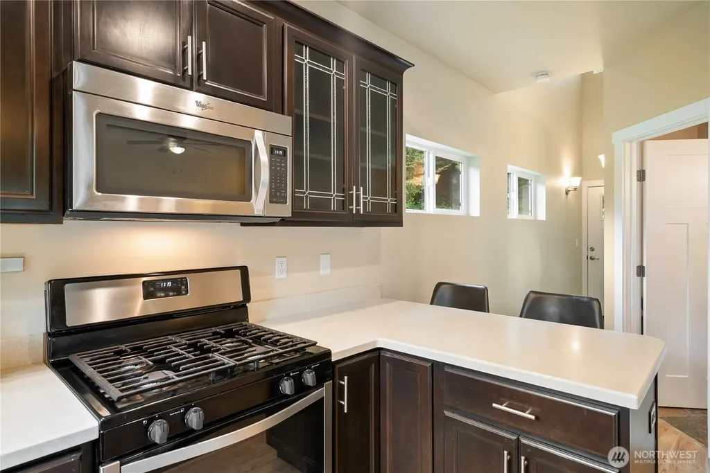 7270 E Grandview Street Port Orchard WA 98366