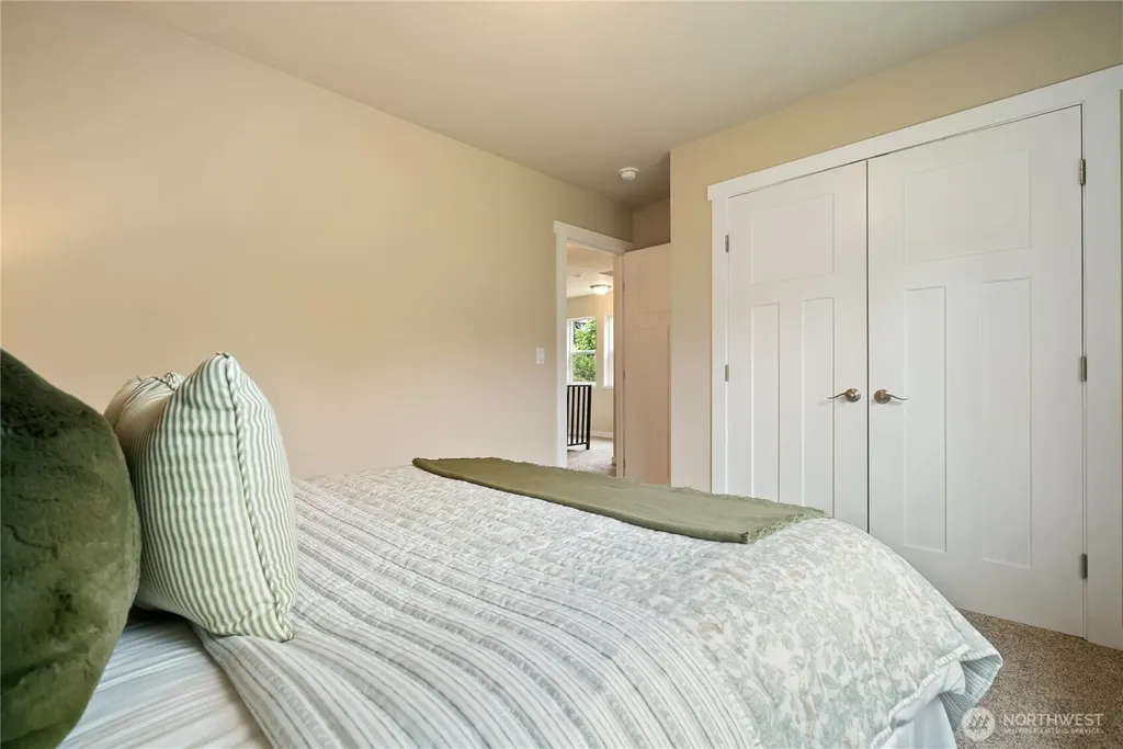 7270 E Grandview Street Port Orchard WA 98366