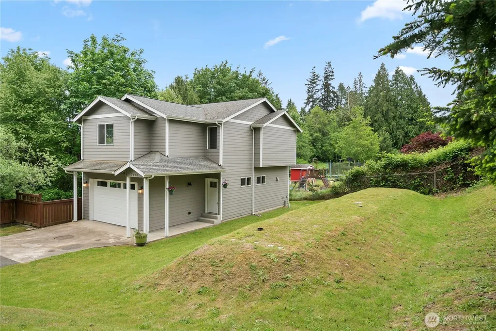 7270 E Grandview Street Port Orchard WA 98366