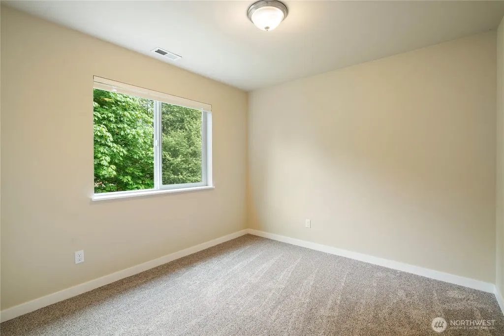 7270 E Grandview Street Port Orchard WA 98366