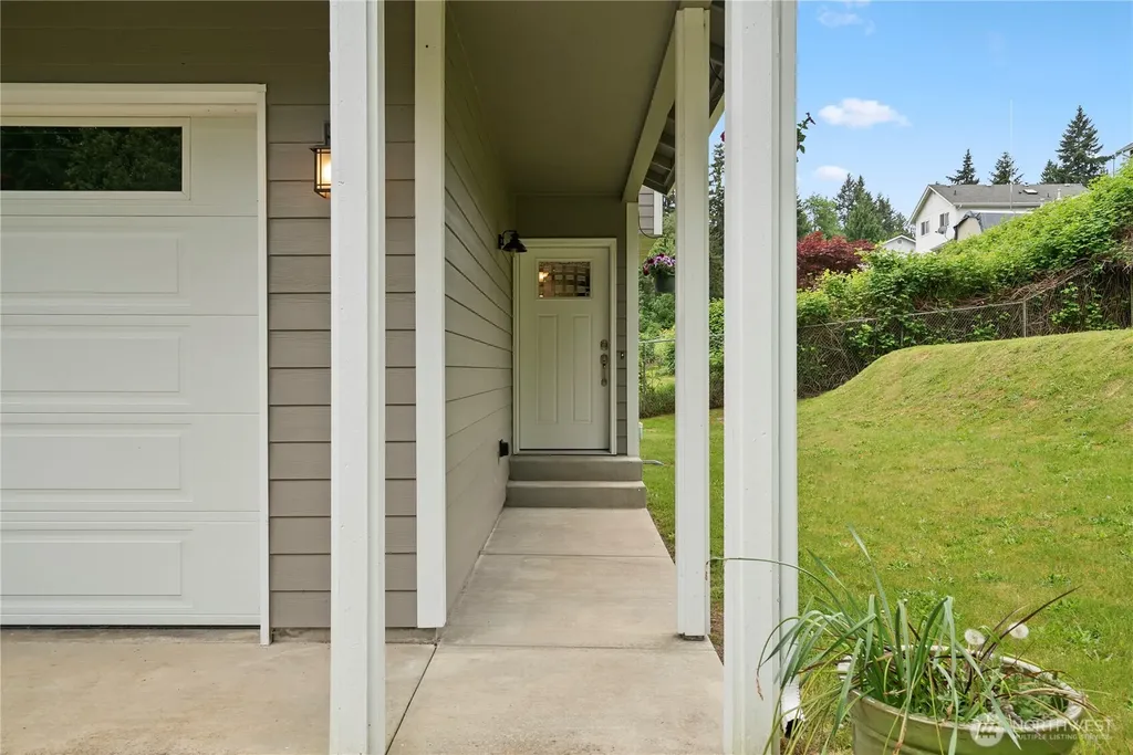 7270 E Grandview Street Port Orchard WA 98366