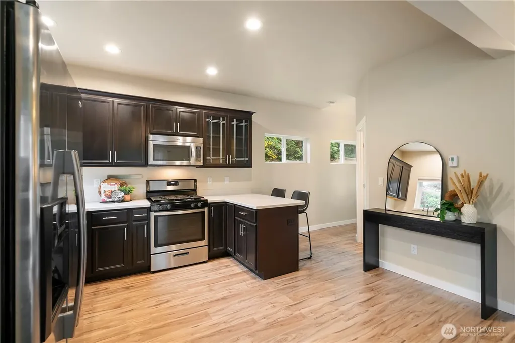 7270 E Grandview Street Port Orchard WA 98366