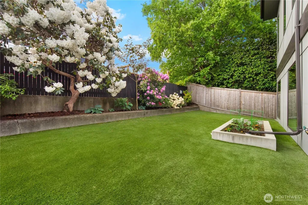 3303 37th Avenue W Seattle WA 98199