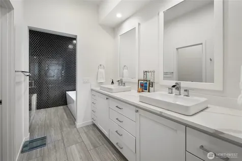 3303 37th Avenue W Seattle WA 98199