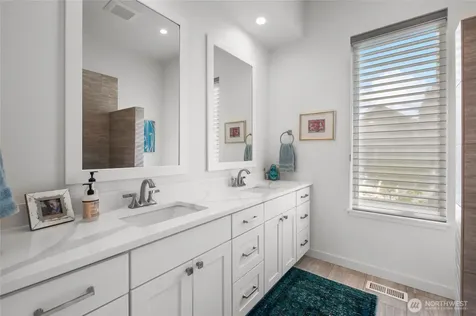 3303 37th Avenue W Seattle WA 98199