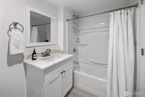 3303 37th Avenue W Seattle WA 98199