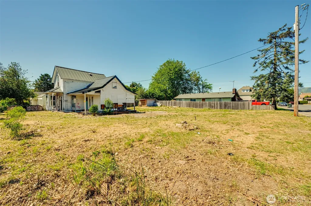 512 Davidson Avenue Woodland WA 98674