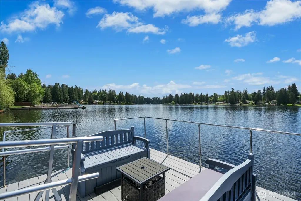 31025 E Lake Morton Drive SE Kent WA 98042