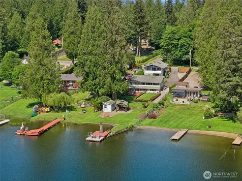 31025 E Lake Morton Drive SE Kent WA 98042
