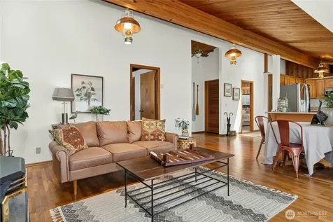 31025 E Lake Morton Drive SE Kent WA 98042