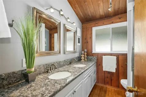31025 E Lake Morton Drive SE Kent WA 98042