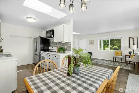 31025 E Lake Morton Drive SE Kent WA 98042