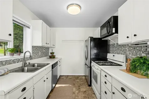 31025 E Lake Morton Drive SE Kent WA 98042